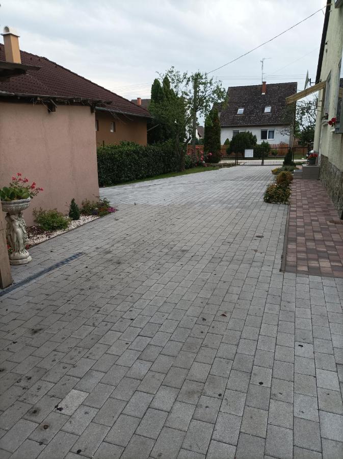 Csilla Apartman Balogunyom Exterior foto