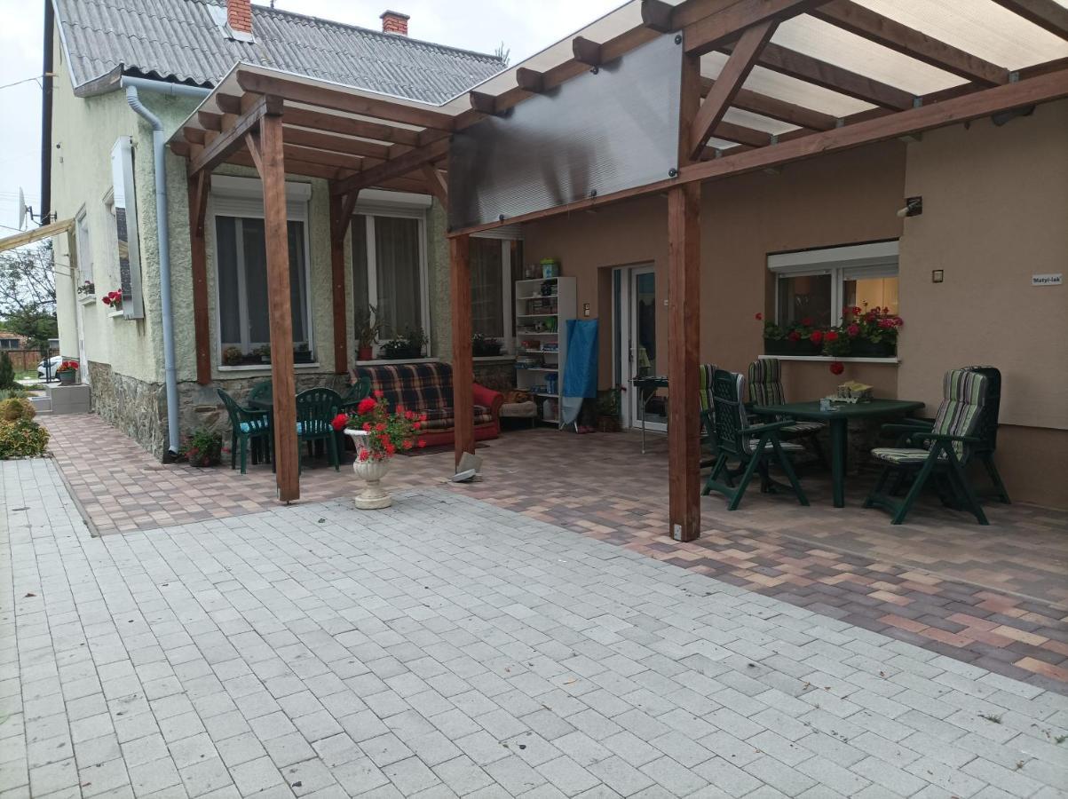 Csilla Apartman Balogunyom Exterior foto
